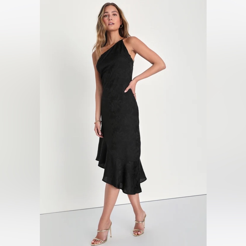 Lulu’s Black Floral Jacquard One-Shoulder Midi Dress